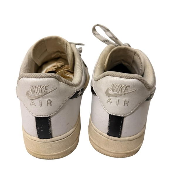 Nike Custom Black and white Sneakers - Picture 11 of 16